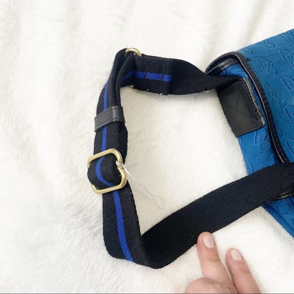 Dooney & Bourke blue flap crossbody purse pockets adjustable - Picture 8 of 11